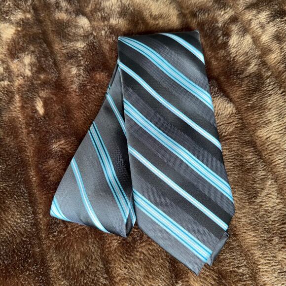 Haggar Necktie Blue & Silver Stripes on Black Tie in MINT CONDITION - Picture 1 of 5